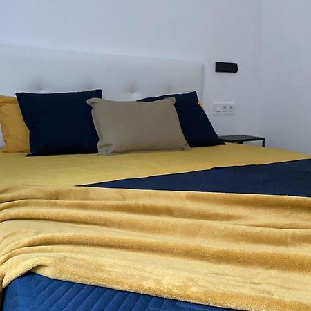 Detail Rose Apartment ปูแอร์โตเดลาครูซ ภายนอก รูปภาพ