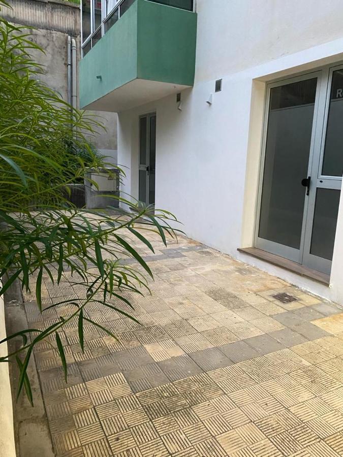 Detail Rose Apartment ปูแอร์โตเดลาครูซ ภายนอก รูปภาพ
